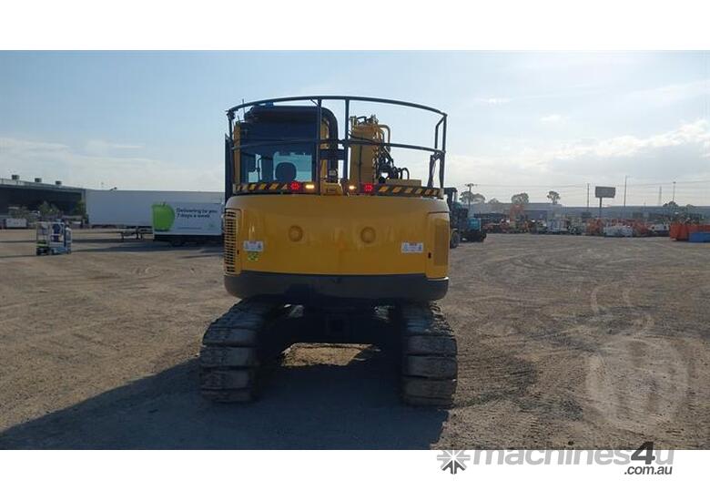 caption Komatsu PC138US