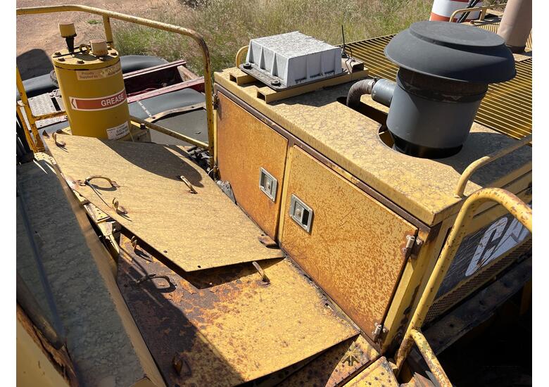 caption 1989 Caterpillar 988B Articulated Front End Loader