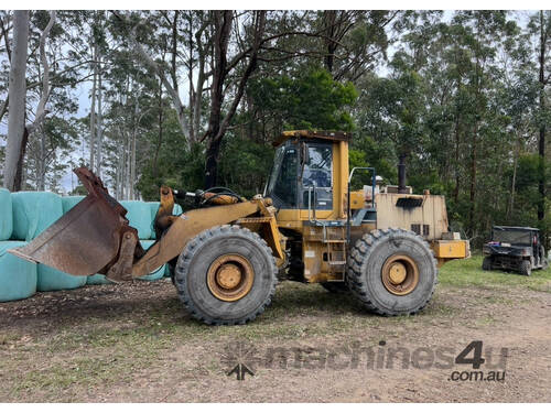 Komatsu WA420-1 Loader/Tool Carrier Loader