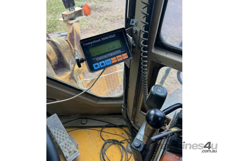 Komatsu WA420-1 Loader/Tool Carrier Loader