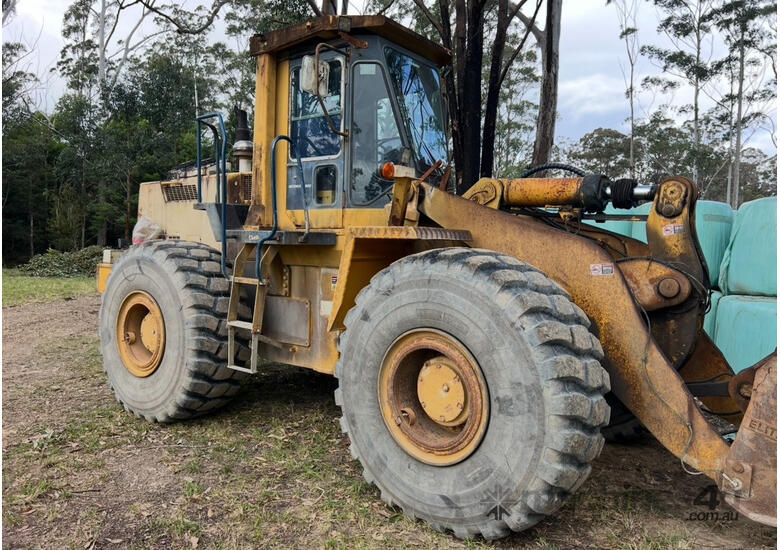 Komatsu WA420-1 Loader/Tool Carrier Loader
