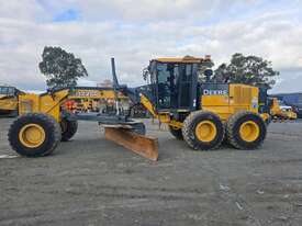 2019 John Deere 872Gp - picture0' - Click to enlarge