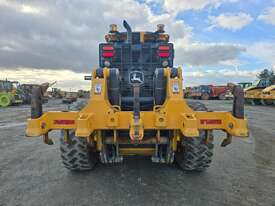 2019 John Deere 872Gp - picture2' - Click to enlarge