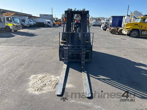 caption TCM FG40T9 Counter Balance Forklift