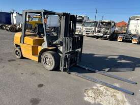 TCM FG40T9 Counter Balance Forklift - picture0' - Click to enlarge