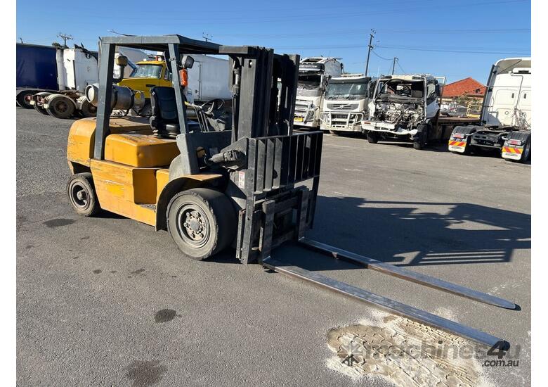 caption TCM FG40T9 Counter Balance Forklift
