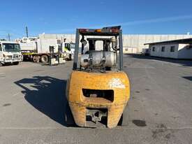 TCM FG40T9 Counter Balance Forklift - picture1' - Click to enlarge
