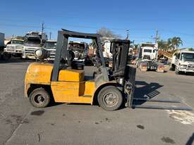 TCM FG40T9 Counter Balance Forklift - picture2' - Click to enlarge