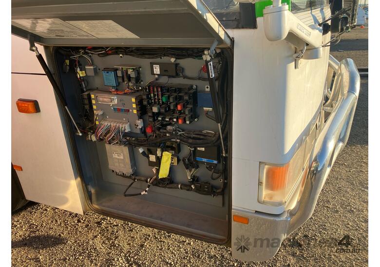 caption 2009 Hino RN8J Coach