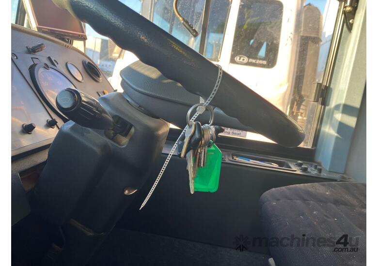 caption 2009 Hino RN8J Coach