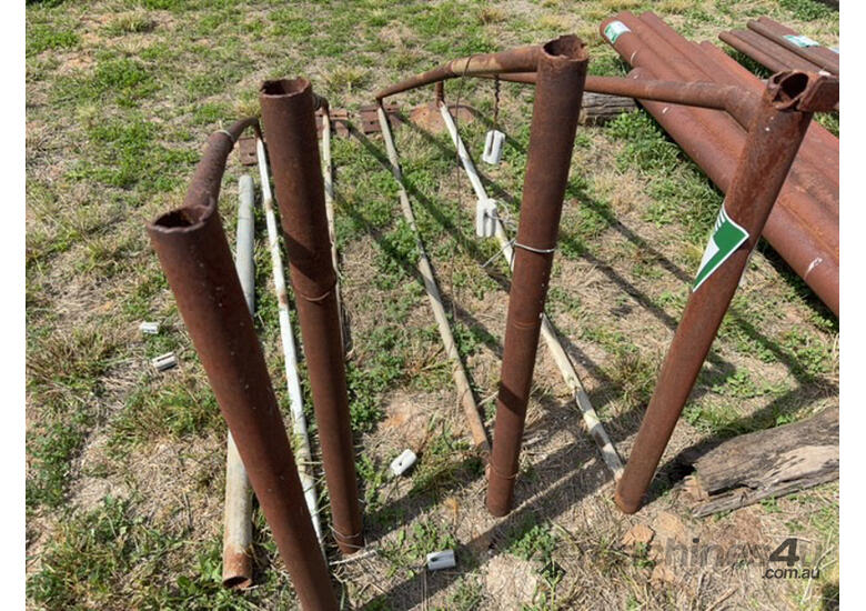 caption Electric fence stays
