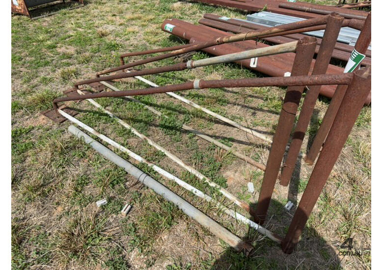 caption Electric fence stays
