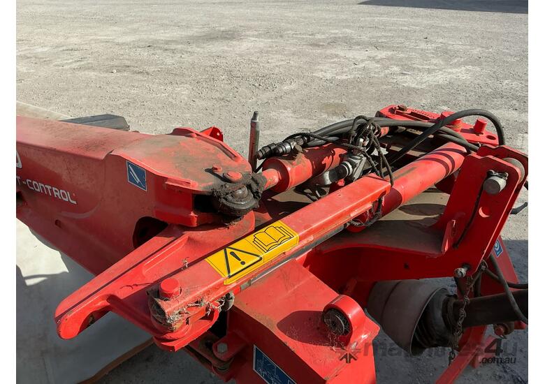 caption Kuhn GMD3110-FF Disc Mower