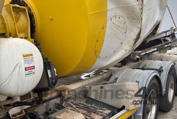 2018 Freightliner CL 112 Concrete Agitator