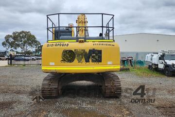 Komatsu   PC220-8 EXCAVATOR