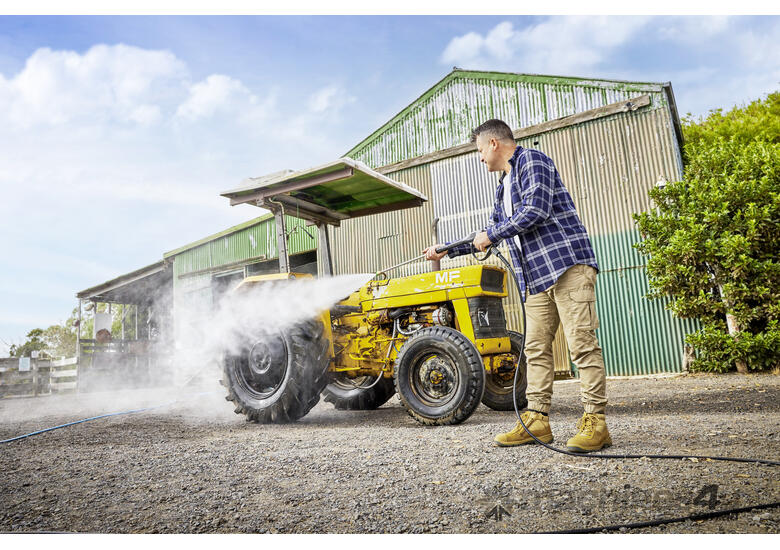  Use a descriptive title to appeal to your buyers and generate the right category options below.