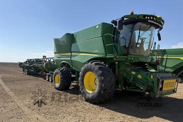 John Deere   S780 & 740D Front