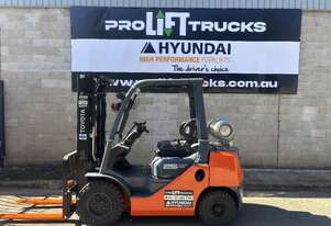 Toyota 2.5T 4700mm 3 Stage Forklift Refurbished