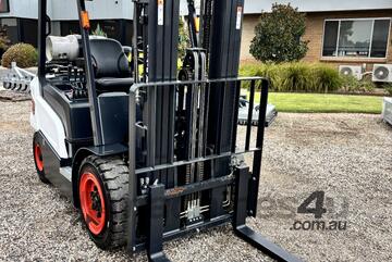   Bobcat Forklift G25NXP 2.5T LPG