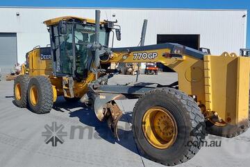 John Deere   770gp