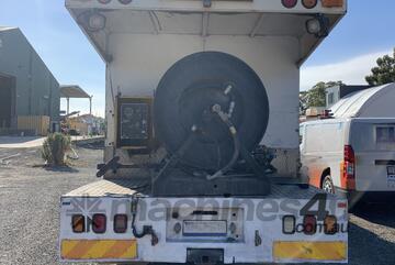 Hino 2006   FD1J Jetter Truck