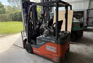 2018 TOYOTA ELECTRIC 48V 3 WHEEL 8 SERIES DELUX 1.5 TON CONTAINER MAST FORKLIFT