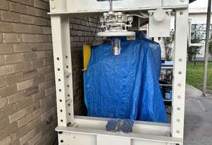 Workshop heavy duty hydraulic press clean and serviced excellent working condition