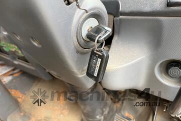 Isuzu 2010   NPR Tipper