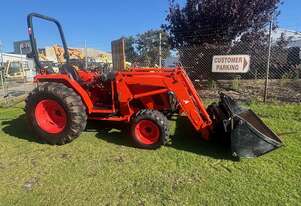 Tractor Kioti DS4510 45HP 927hrs 3PL 4x4 ROPS