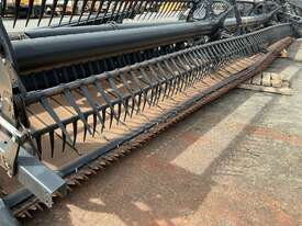 2016 MacDon FD145 FlexDraper Header Comb - picture2' - Click to enlarge
