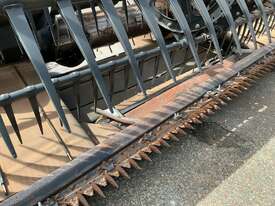 2016 MacDon FD145 FlexDraper Header Comb - picture0' - Click to enlarge