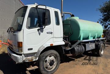 2004 Mitsubishi FM600 Water Truck