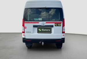 2020 4x4 Converted Toyota Hiace 12 Seat Commuter Bus