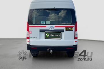 2020 4x4 Converted Toyota Hiace 12 Seat Commuter Bus