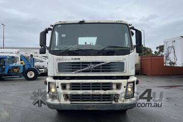 Volvo 2008   8x4 Cab Chassis