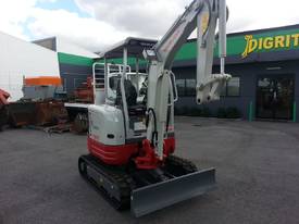 NEW TAKEUCHI TB23R 2.5T REDUCED SWING - picture2' - Click to enlarge