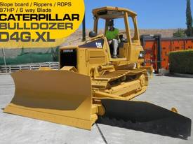 D4G XL Dozer / Bulldozer 6 way balde low hrs #2015 - picture0' - Click to enlarge