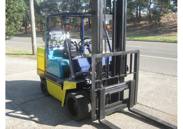 caption KOMATSU FG45ST-4 - 4.5t STUBBY