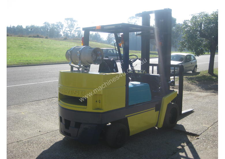 caption KOMATSU FG45ST-4 - 4.5t STUBBY