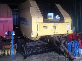 New Holland BR750A Round Baler - picture0' - Click to enlarge