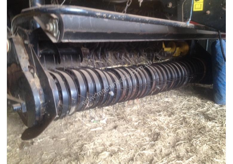 caption New Holland BR750A Round Baler
