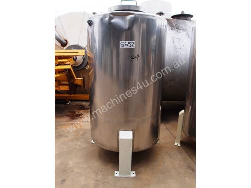 Stainless Steel Storage Tank (Vertical), Capacity: 1,500Lt
