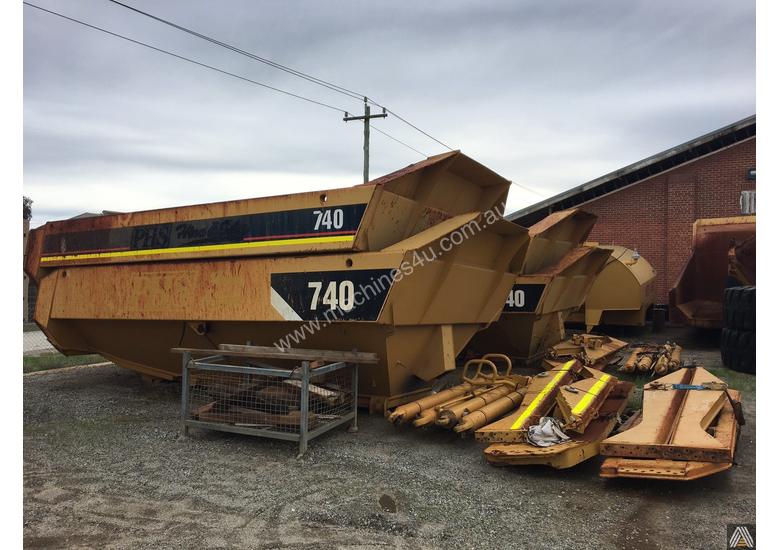 caption CATERPILLAR 740 TRAY WITH RAMS (4 AVAILABLE)