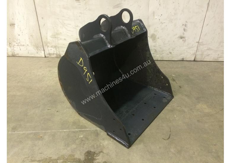 caption UNUSED 450MM BUCKET WITH BLANK HOOKUPS SUIT 1-2T EXCAVATOR D951
