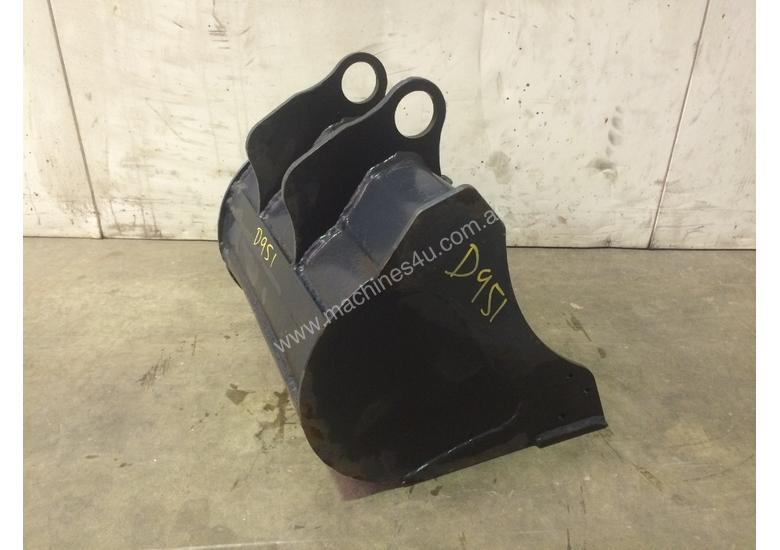 caption UNUSED 450MM BUCKET WITH BLANK HOOKUPS SUIT 1-2T EXCAVATOR D951