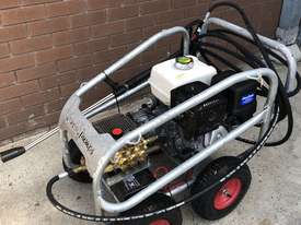Ex demo Petrol Pressure Washer 4000 PSI 15 HP Honda GX390 Engine Pro Scud - picture0' - Click to enlarge
