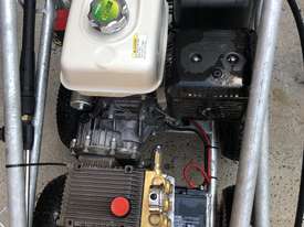 Ex demo Petrol Pressure Washer 4000 PSI 15 HP Honda GX390 Engine Pro Scud - picture1' - Click to enlarge