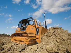 CASE 1650L L-SERIES CRAWLER DOZERS - picture2' - Click to enlarge