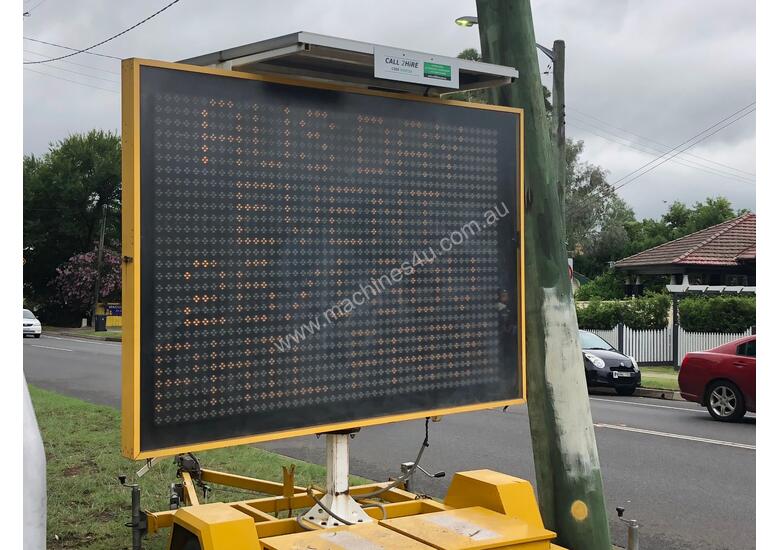 VARIABLE MESSAGE SIGNS LARGE - Hire