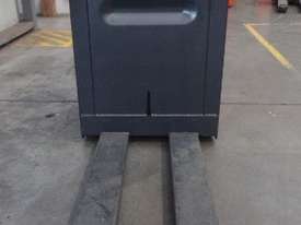 Used Forklift:  N20 Genuine Preowned Linde 2t - picture2' - Click to enlarge